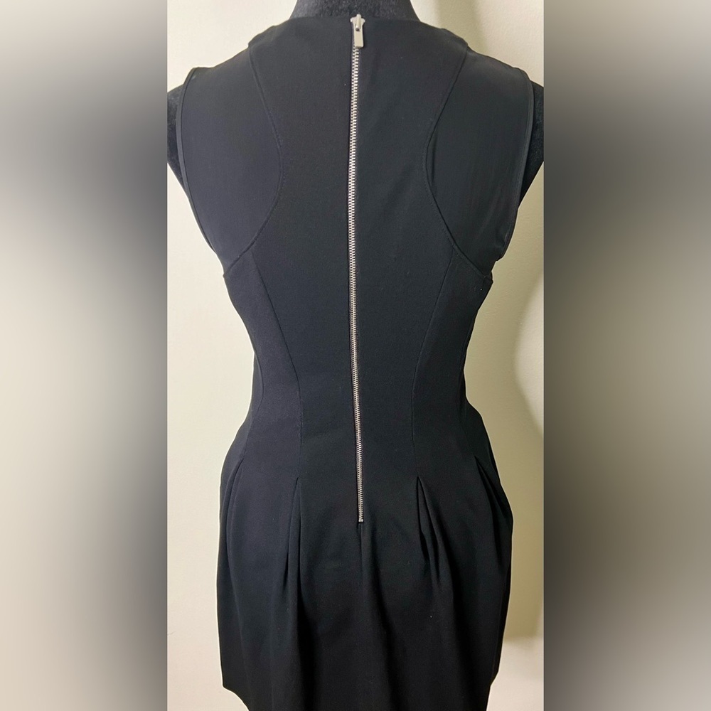 Banana Republic black Mesh Ponte fit and flare sleeveless pleated dress small - Picture 6 of 9